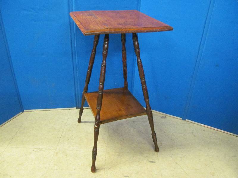 lot 180 image: Table