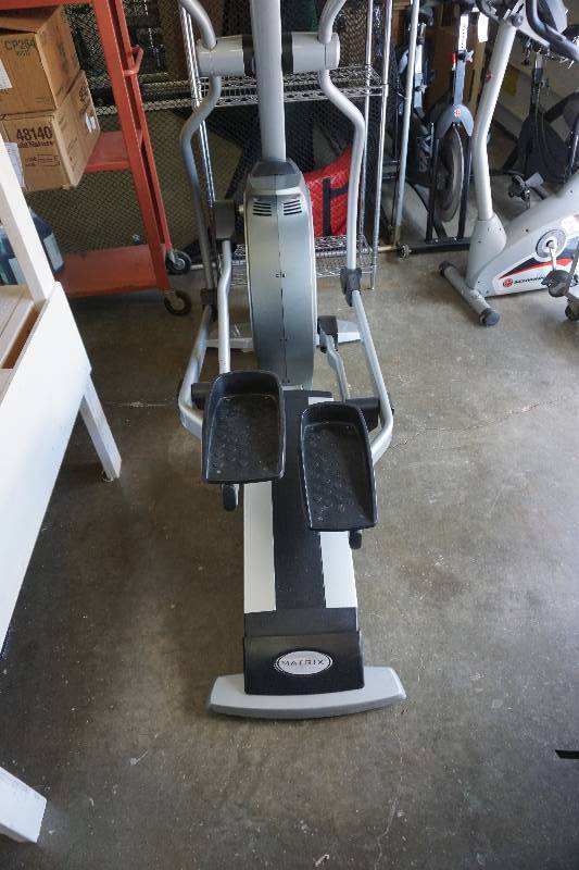 lot 4 image: Matrix Model MXi15X Commercial Elliptical Exercise Machine