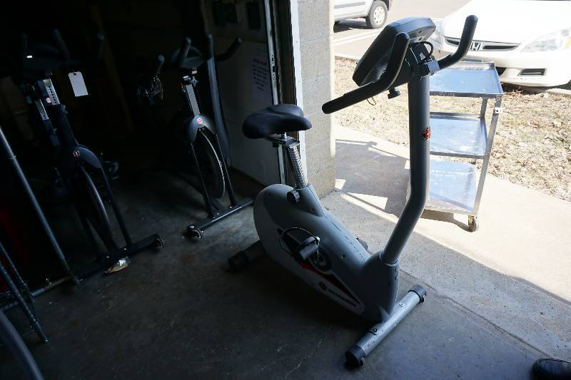lot 5 image: Schwinn Model 140 Stationary Exercise Bike