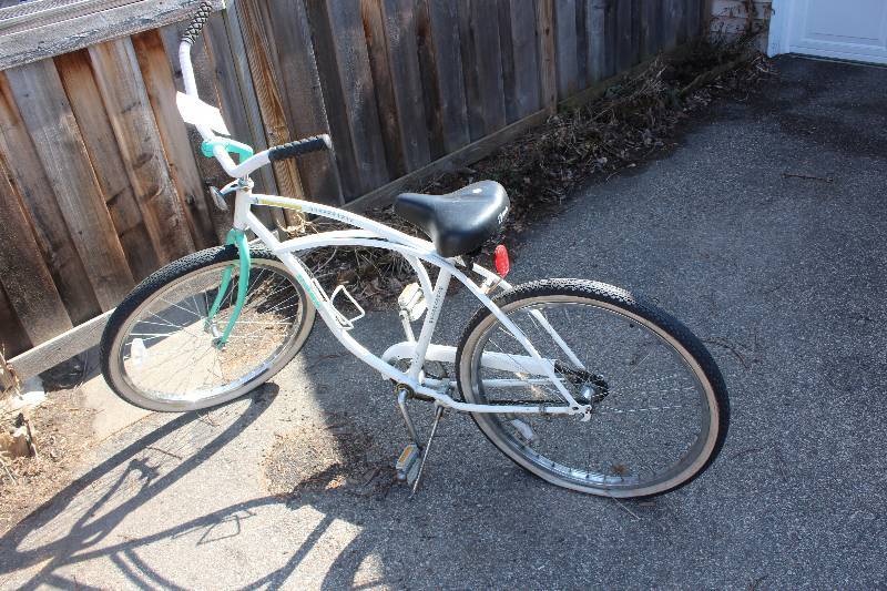 lot 19 image: Beach Commander Bike