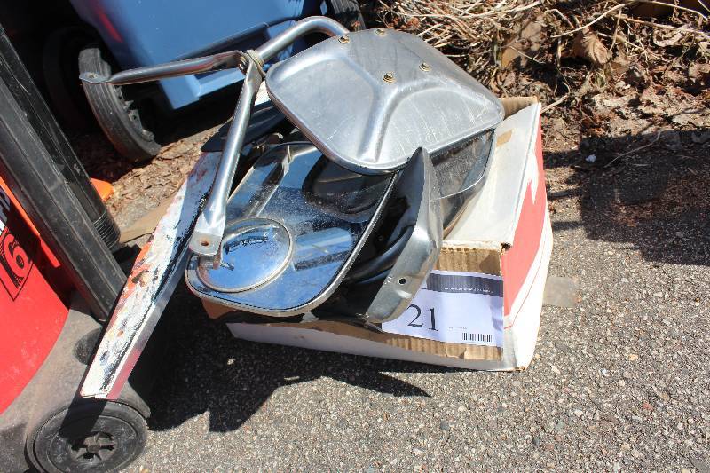 lot 21 image: Box Lot of Automotive Mirrors