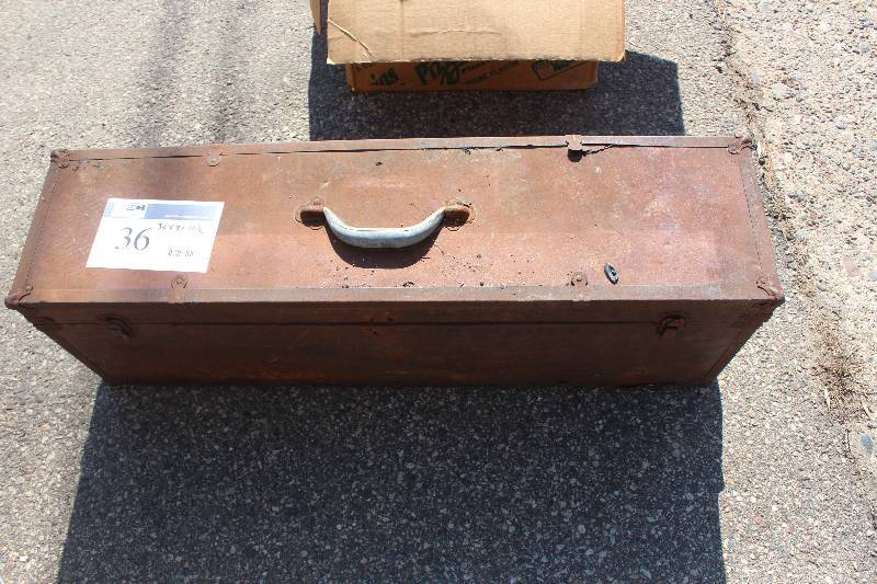 lot 36 image: Wood Tool Chest