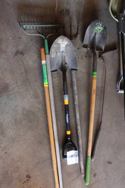 lot 59 image: Lot of (6) Yard Tools