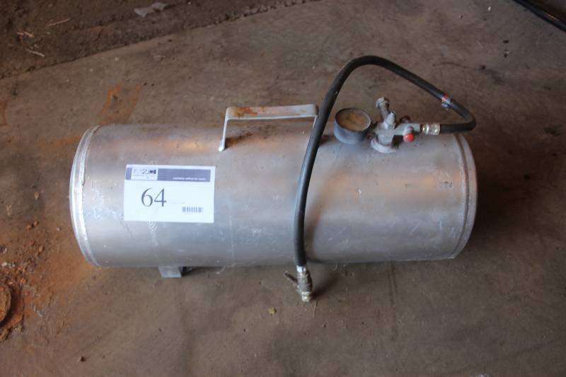 lot 64 image: Compressed Air Tank
