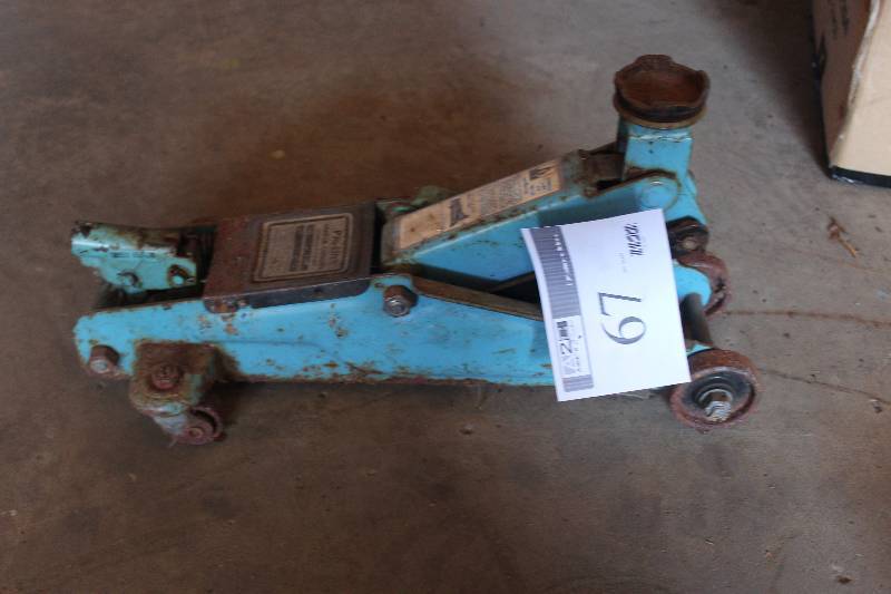 lot 67 image: Pro-Lift 2 Ton Hydraulic Floor Jack