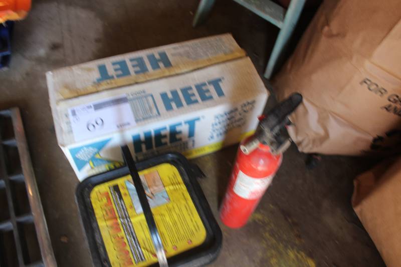 lot 69 image: Lot of (3) Heet