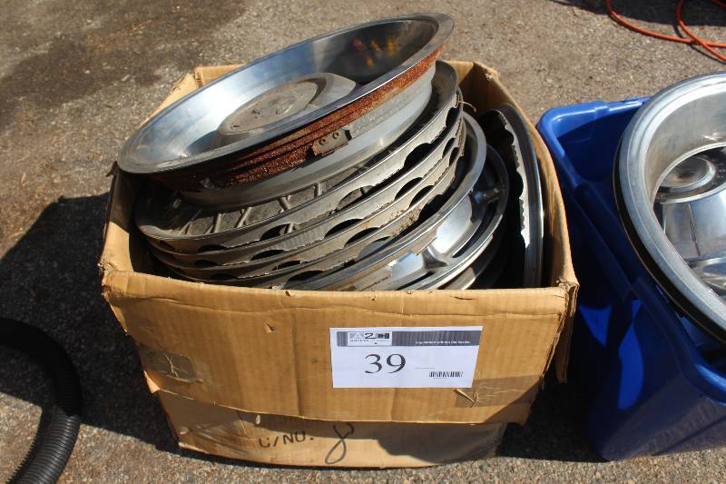 lot 39 image: Box Lot of Automotive Hubcaps