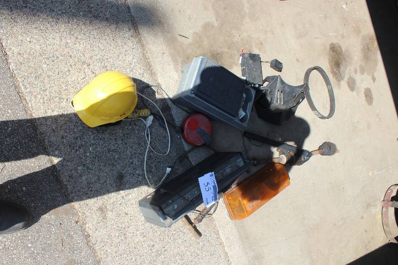 lot 55 image: Box Lot of Automotive Supplies