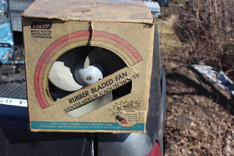 lot 49 image: Rubber Bladed Fan
