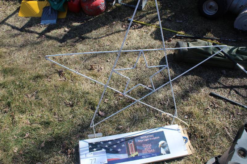 lot 77 image: Lot of (2) Yard Decorations