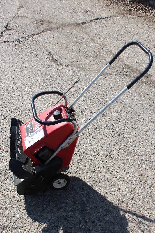 Toro S-140 Snowblower | South Minneapolis Moving Sale | K-BID