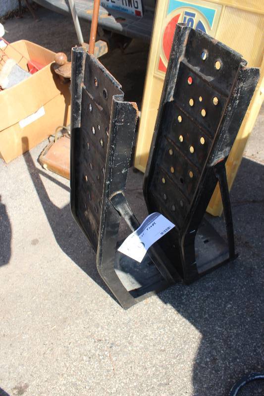 lot 9 image: Lot of (2) Car Ramp