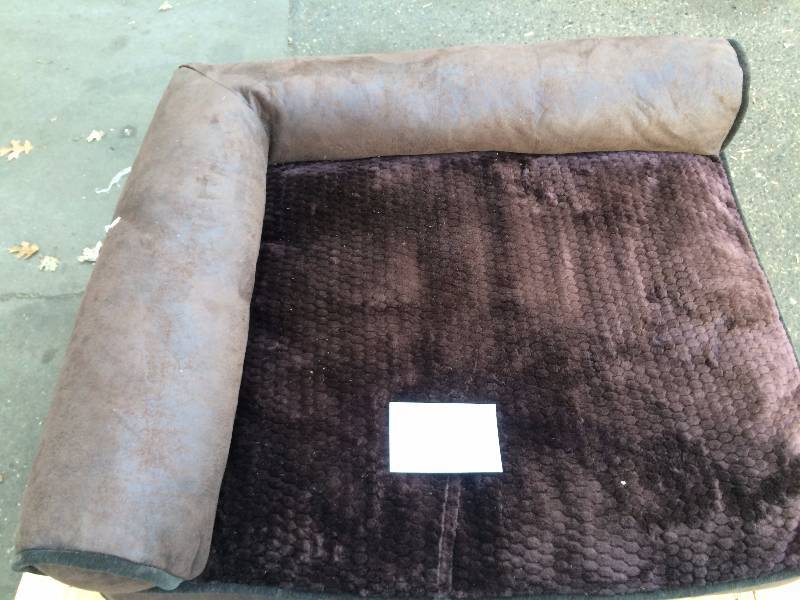 lot 15 image: Large Dog Bed