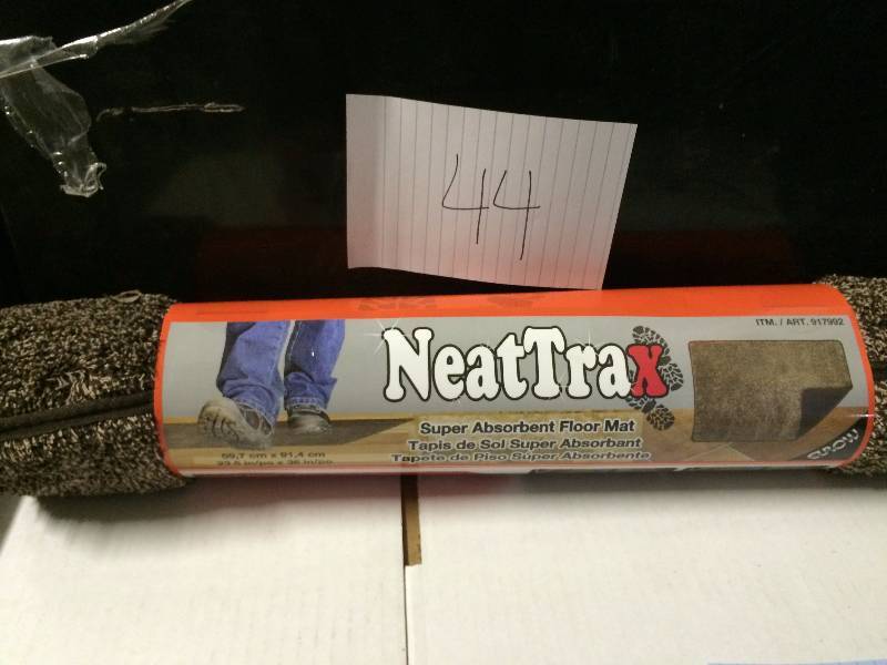 lot 44 image: NeatTrax Super Absorbent Floor Mat
