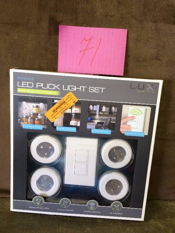 lot 71 image: LED Puck Light Set