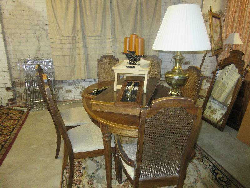 Drexel Dinning Table and 6 Chairs