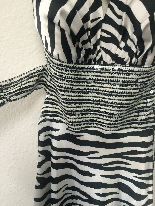 lot 2 image: Formal Dress - Dave & Johnny by Laura Ryner