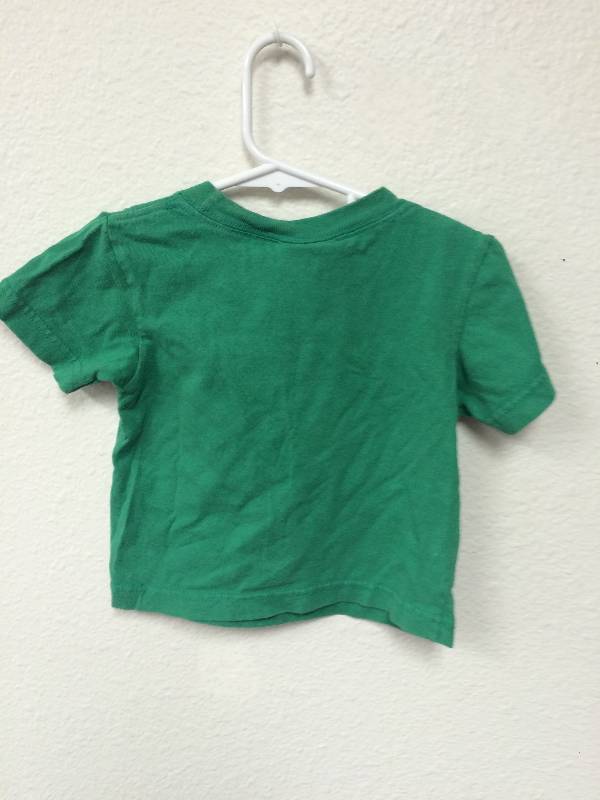 lot 19 image: UND T-Shirt
