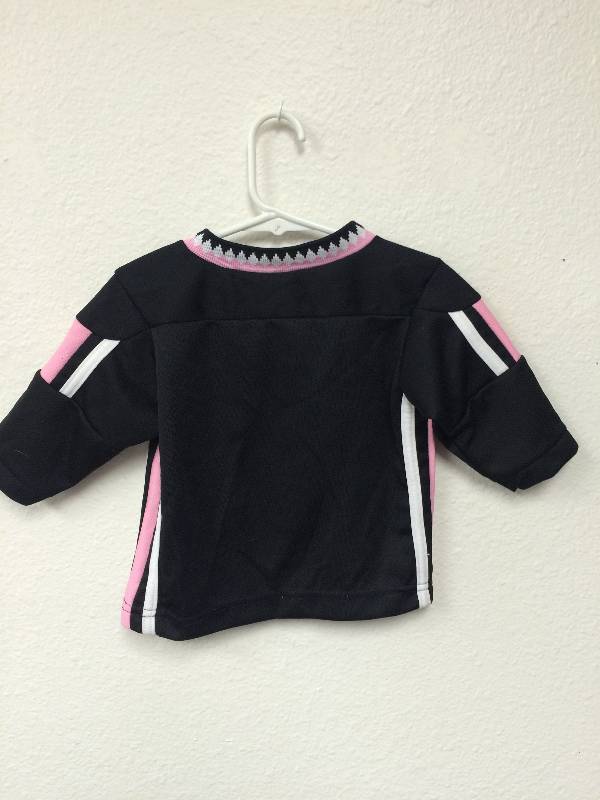 lot 23 image: UND Jersey