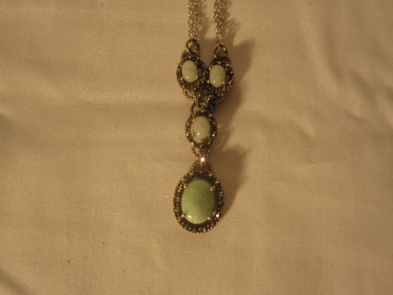 lot 3 image: Vintage sterling silver necklace