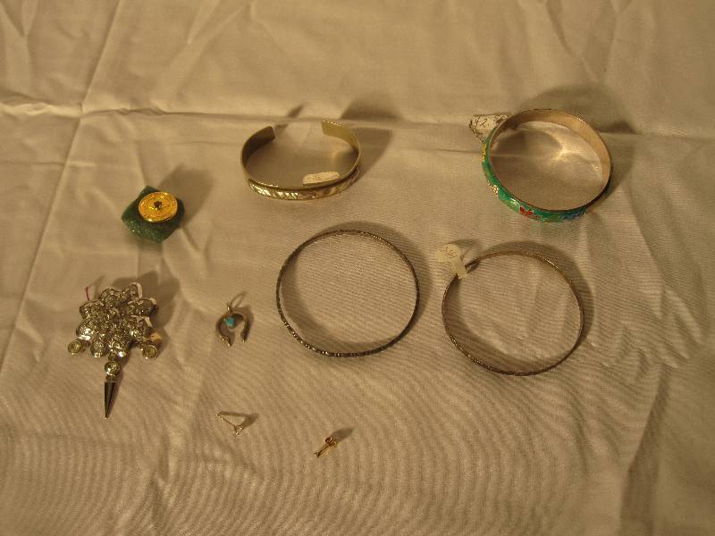 lot 5 image: Lot of vintage silver and gold assorted jewelry