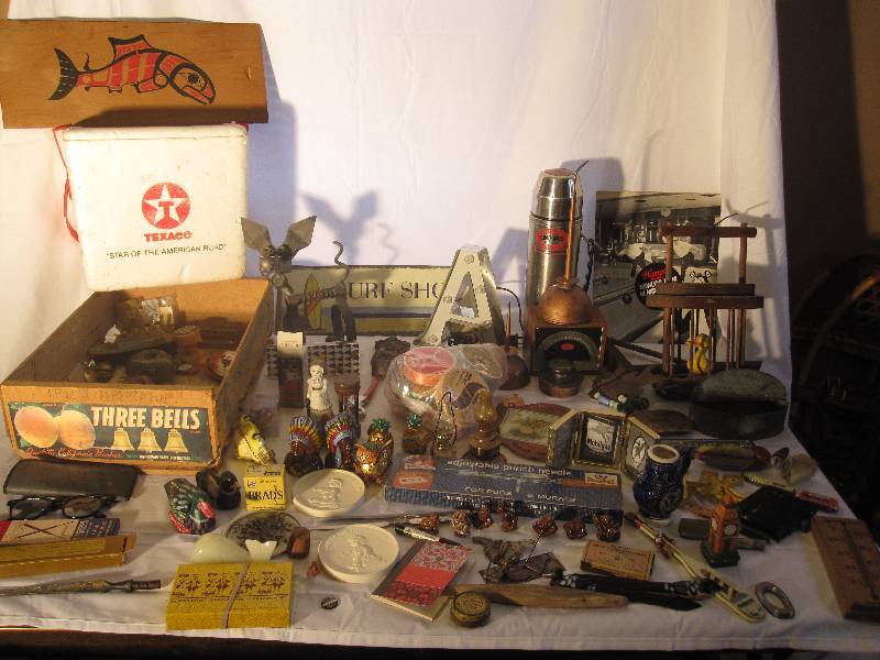 lot 19 image: Huge vintage lot