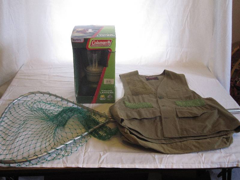 lot 25 image: Vintage fishing lot