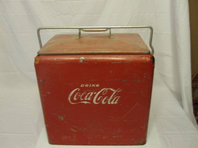 lot 50 image: Vintage Coca Cola cooler