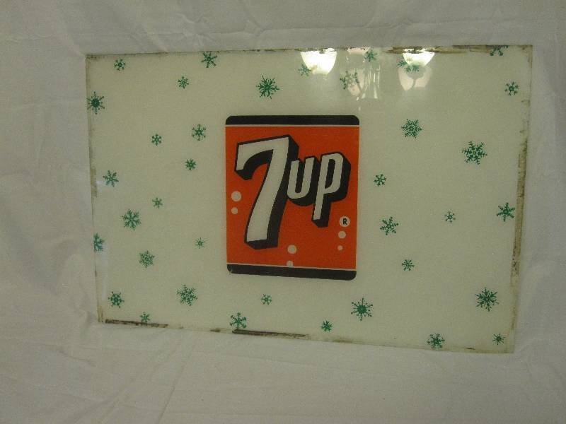 lot 56 image: Vintage large 7up plastic sign