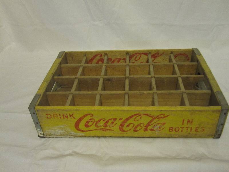 lot 59 image: Vintage Coca Cola wood crate