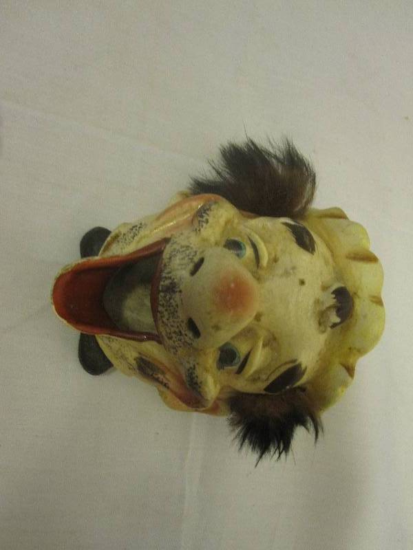 lot 73 image: Nice vintage chalkware and porcelain lot