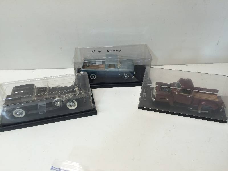 lot 8 image: Models Cars & Trucks