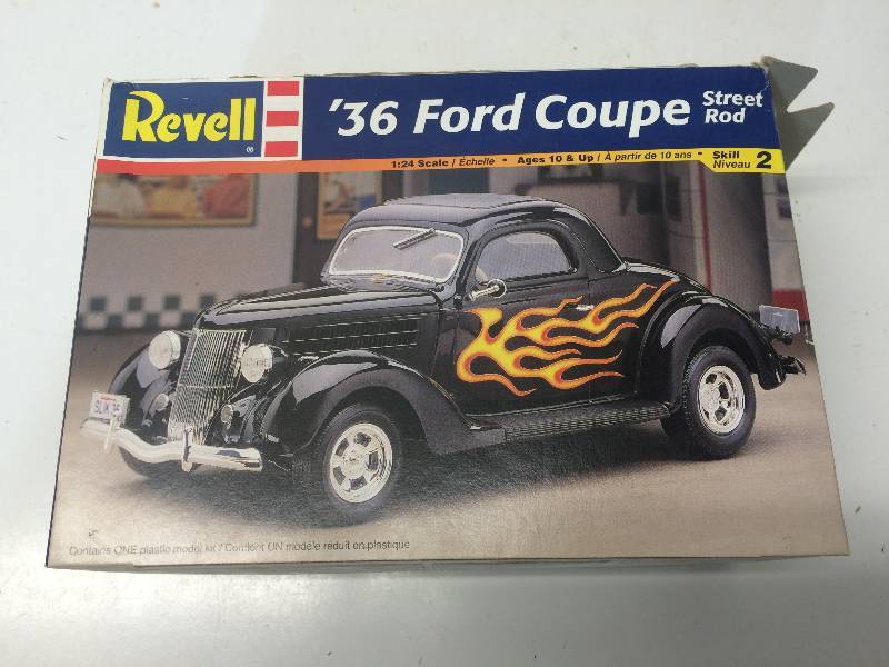 lot 9 image: 36 Ford Coupe Street Rod