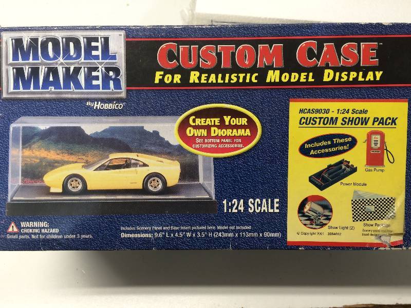 lot 21 image: Model Car Case