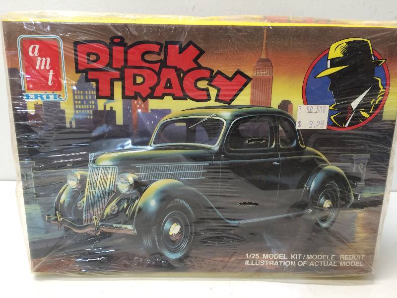 lot 22 image: Dick Tracy