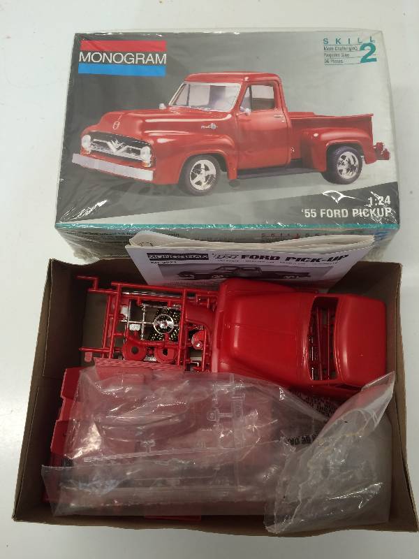 lot 34 image: 55 Ford Pickup