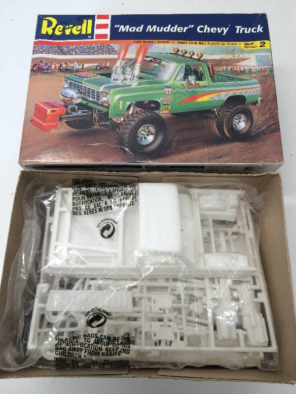 lot 41 image: Mad Mudder - Chevy Truck