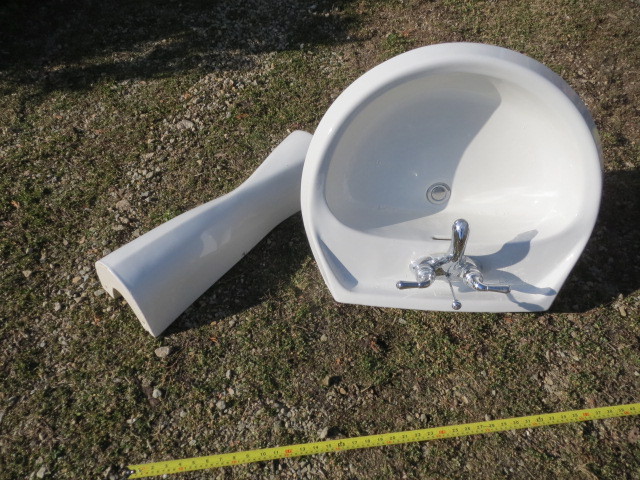 Pedestal Base Sink