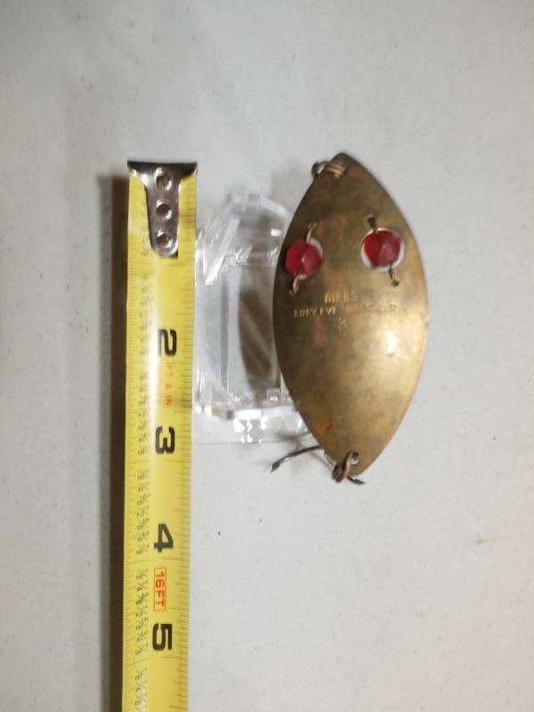 lot 10 image: red eyed spoon