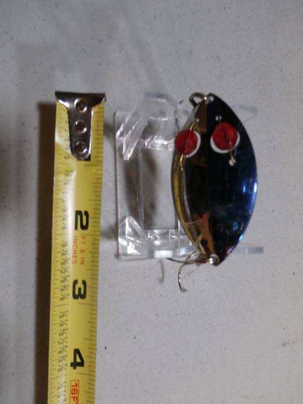 lot 11 image: red eyed spoon