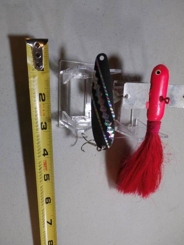lot 22 image: red lure missing hook