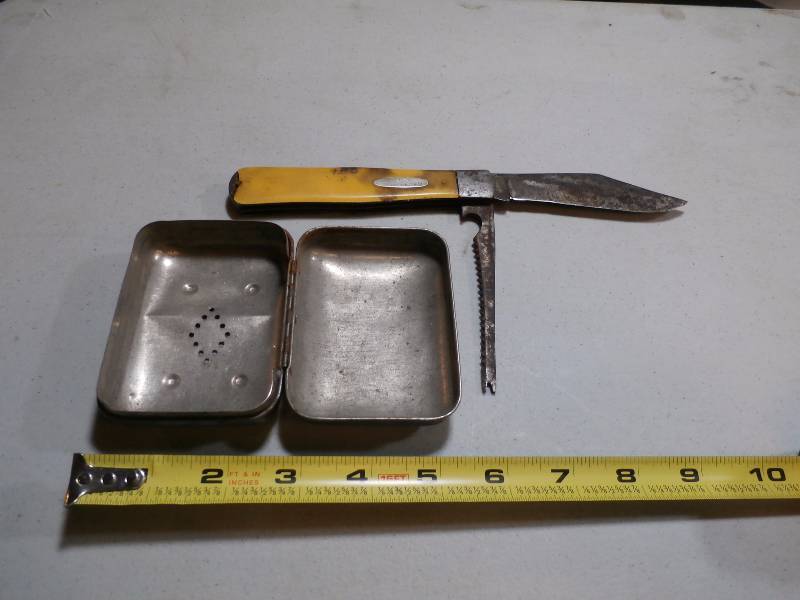 lot 25 image: vented metal boxknive