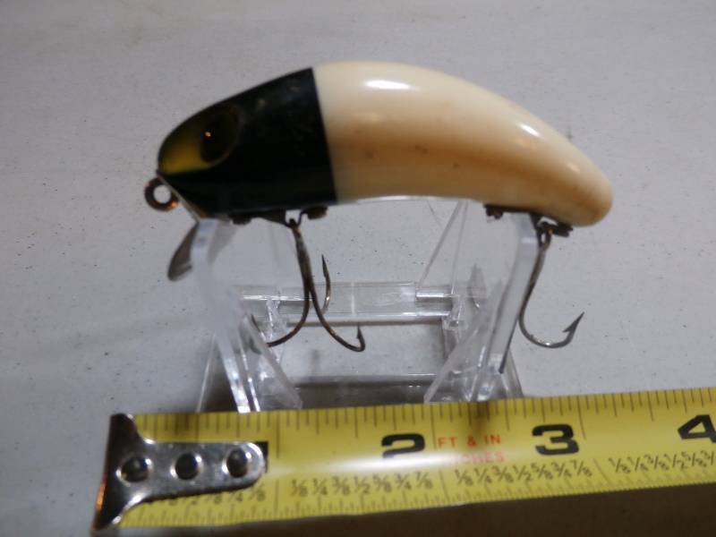 lot 33 image: Black and white plastic lure