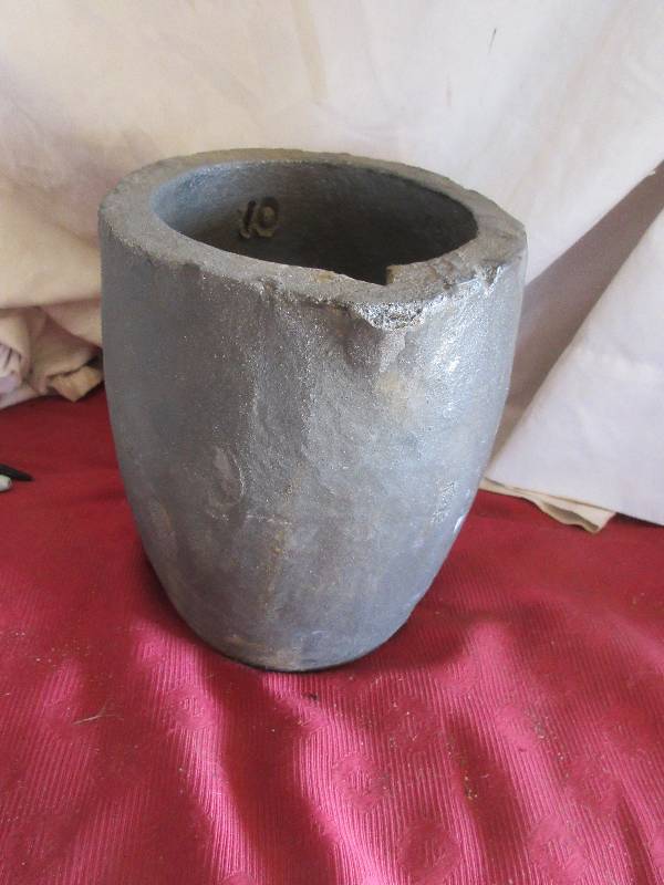 VINTAGE SMELTING POT