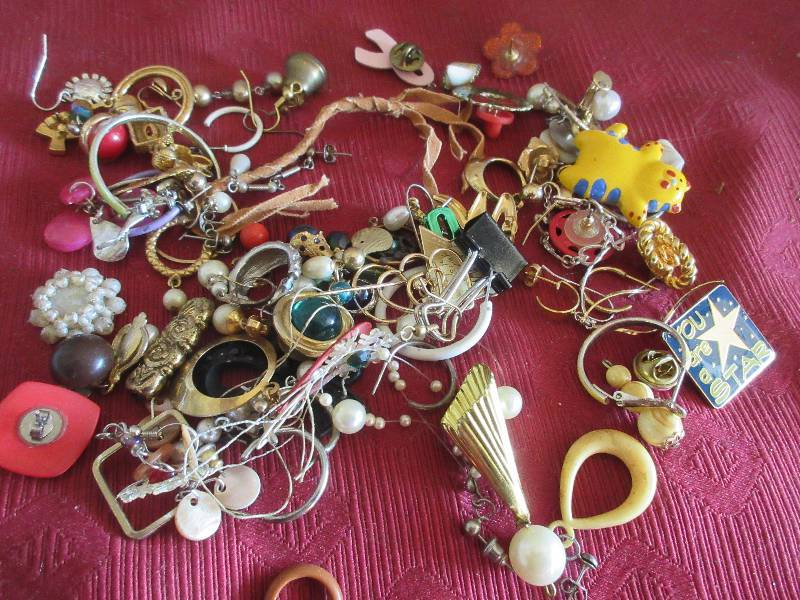 VINTAGE AND MODERN JEWLERY