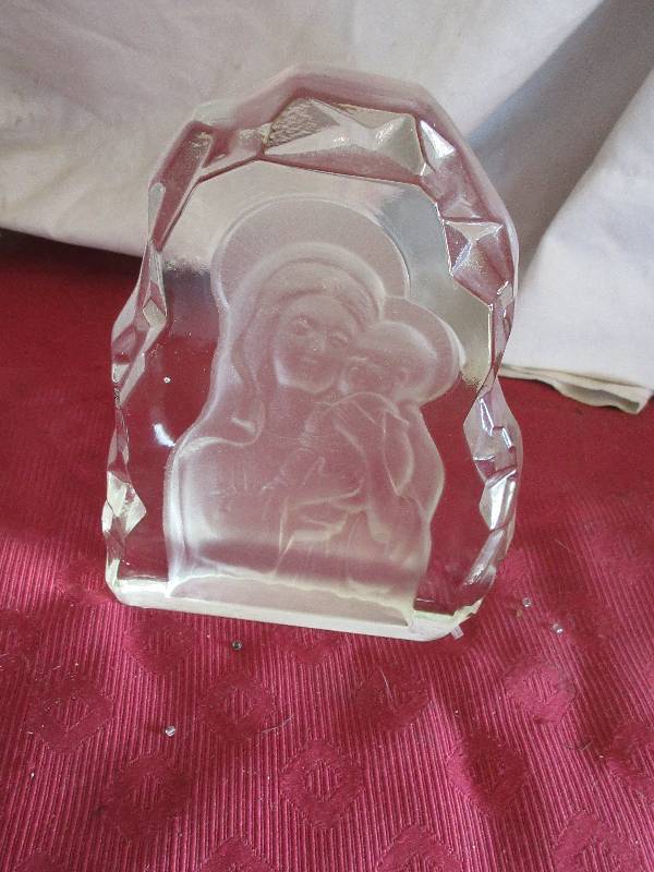 GLASS MOTHER MARY