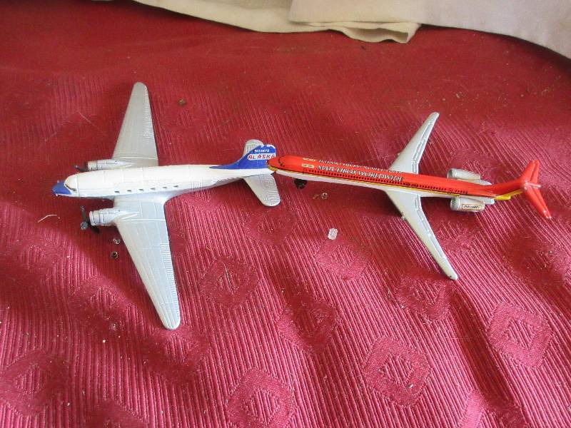 2 METAL PLANES