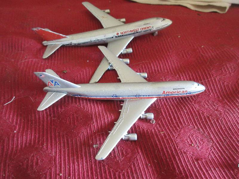 2 METAL PLANES