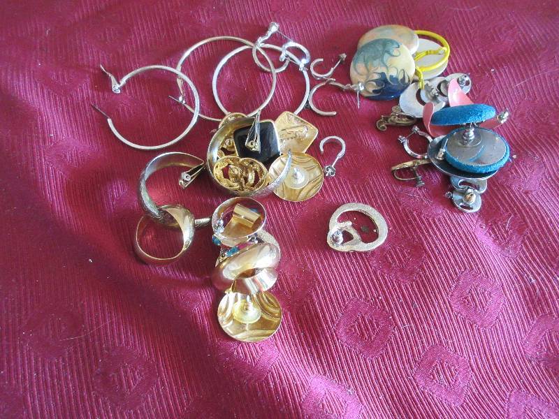 VINTAGE EARINGS