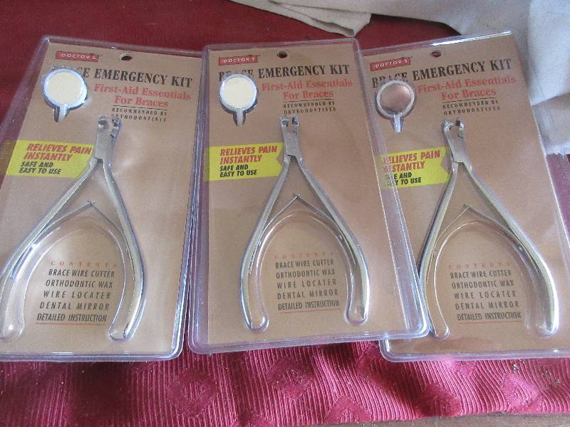 3 BRACES EMERGENCY KITS